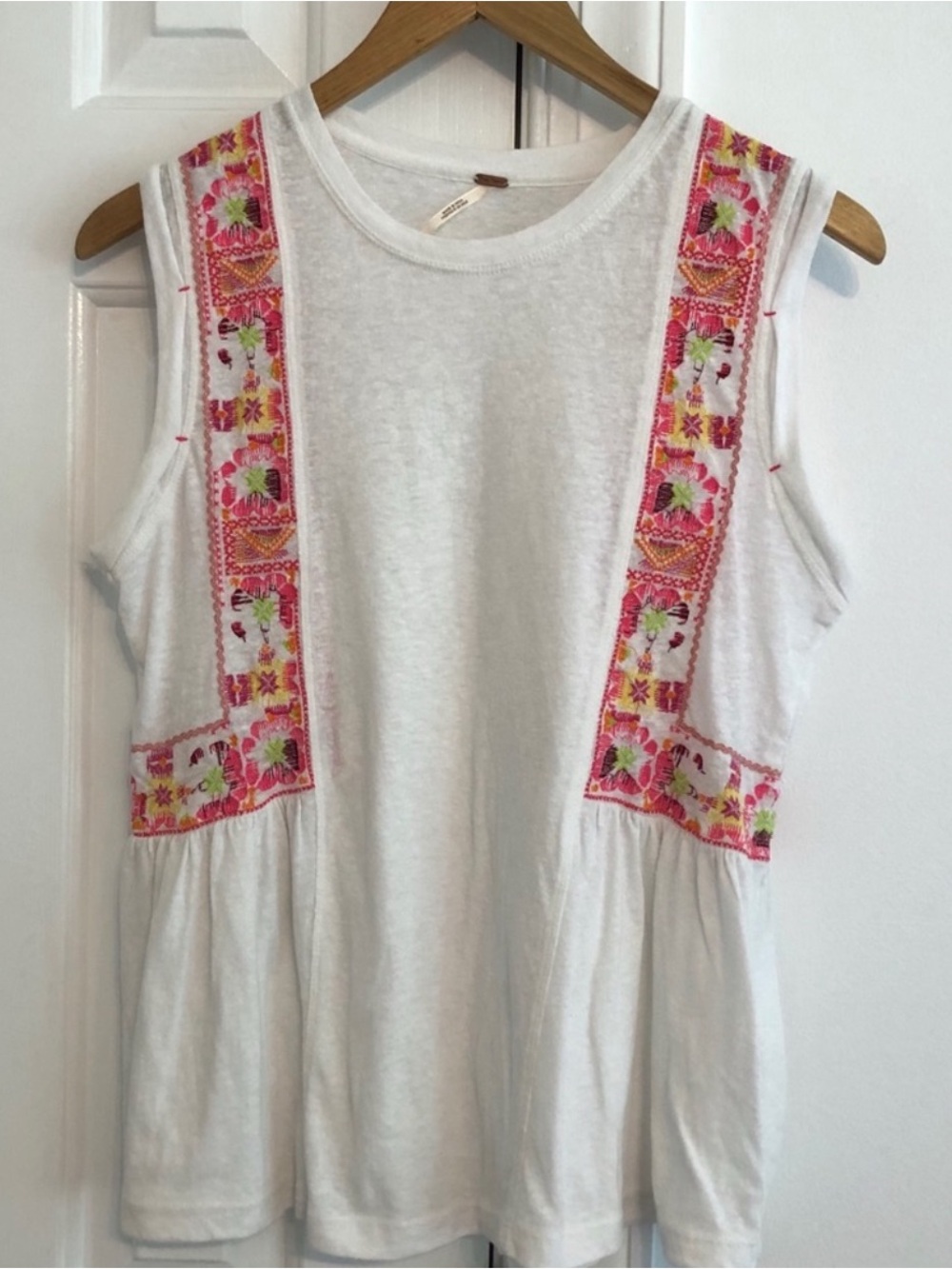 Free People Cropped Cream Tank Top with Pink Floral Embroidered Panels M NWT - Picture 13 of 13